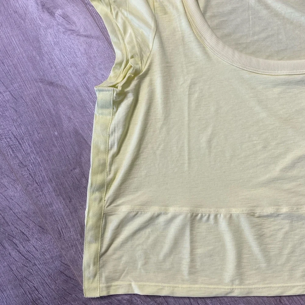 New without tags Free People Movement
Size Medium Crop top with side snaps - Picture 5 of 7